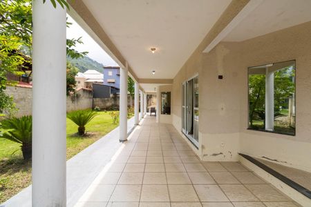 Casa de condomínio para alugar com 256m², 4 quartos e 1 vagaÁrea externa