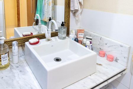 Casa de condomínio para alugar com 256m², 4 quartos e 1 vagaBanheiro