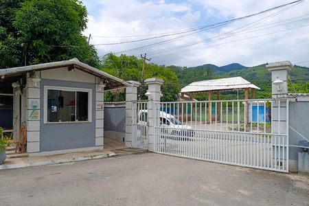 Casa de condomínio para alugar com 256m², 4 quartos e 1 vagaFachada e portaria