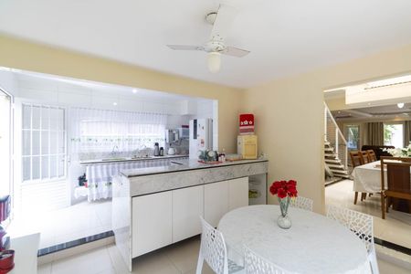 Casa de condomínio para alugar com 256m², 4 quartos e 1 vagaCozinha