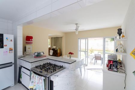 Casa de condomínio para alugar com 256m², 4 quartos e 1 vagaCozinha