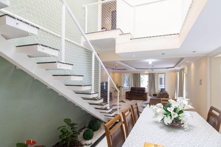 Casa de condomínio para alugar com 256m², 4 quartos e 1 vagaSala de Jantar