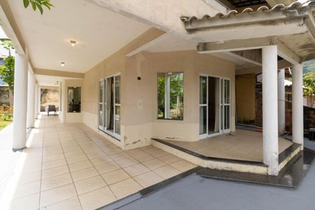 Casa de condomínio para alugar com 256m², 4 quartos e 1 vagaÁrea externa