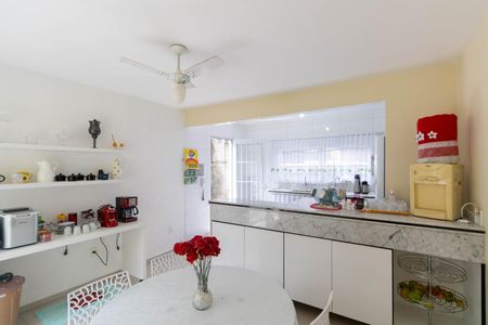 Casa de condomínio para alugar com 256m², 4 quartos e 1 vagaCozinha