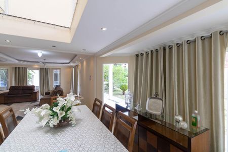 Casa de condomínio para alugar com 256m², 4 quartos e 1 vagaSala de Jantar