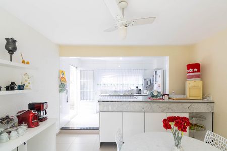 Casa de condomínio para alugar com 256m², 4 quartos e 1 vagaCozinha