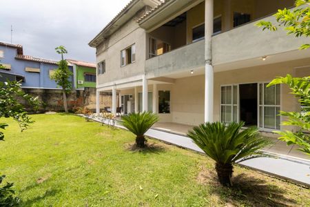 Casa de condomínio para alugar com 256m², 4 quartos e 1 vagaÁrea externa