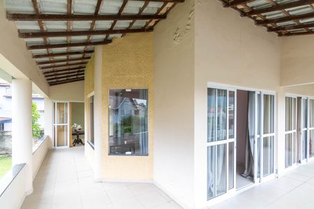 Casa de condomínio para alugar com 256m², 4 quartos e 1 vagaVaranda