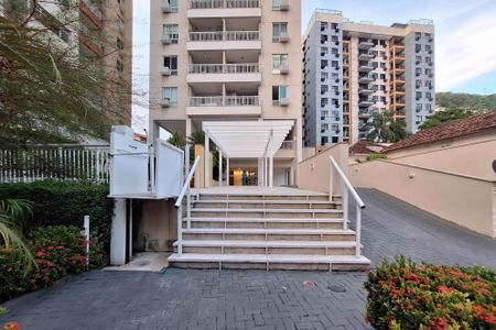 Apartamento à venda com 210m², 3 quartos e 3 vagasFachada