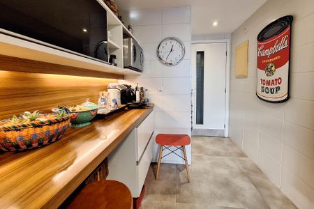 Apartamento à venda com 210m², 3 quartos e 3 vagasCozinha