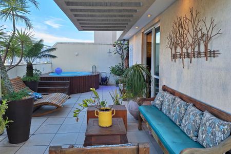 Apartamento à venda com 210m², 3 quartos e 3 vagasCobertura