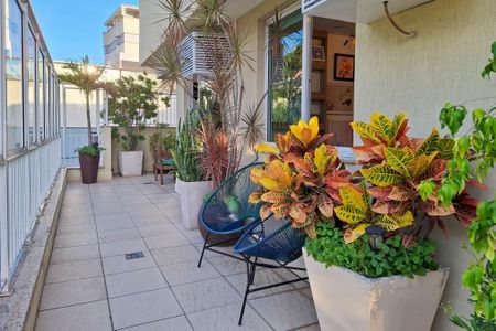 Apartamento à venda com 210m², 3 quartos e 3 vagasCobertura