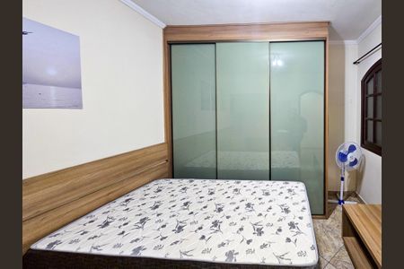 Casa à venda com 279m², 4 quartos e 2 vagas Casa à venda com 279m², 4 quartos e 2 vagasQuarto Casa 1