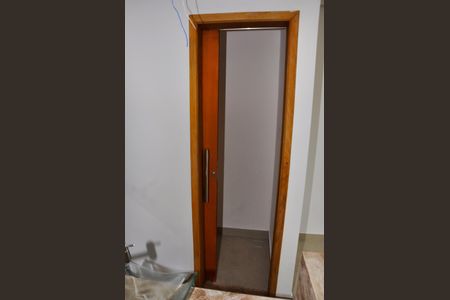 Casa à venda com 130m², 2 quartos e 2 vagasDetalhe - Lavabo