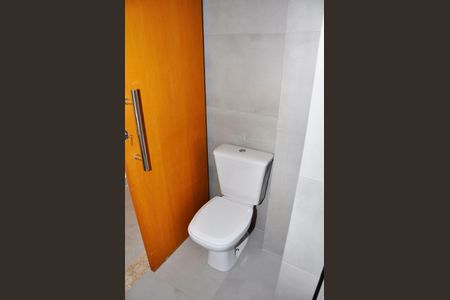 Casa à venda com 130m², 2 quartos e 2 vagasDetalhe - Suíte