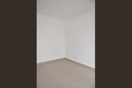 Casa à venda com 130m², 2 quartos e 2 vagasDetalhe - Quarto 01 com Suíte e Varanda