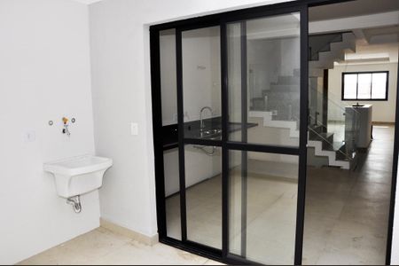 Casa à venda com 130m², 2 quartos e 2 vagasDetalhe - Área de Serviço