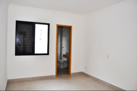 Casa à venda com 130m², 2 quartos e 2 vagasDetalhe - Quarto 02 com Suíte