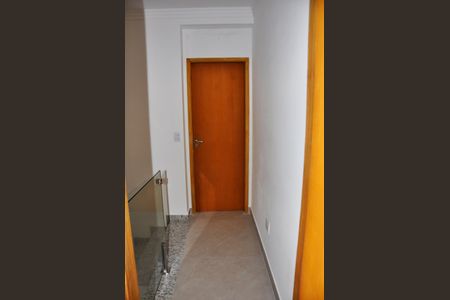 Casa à venda com 130m², 2 quartos e 2 vagasDetalhe - Corredor - Quartos com Suíte