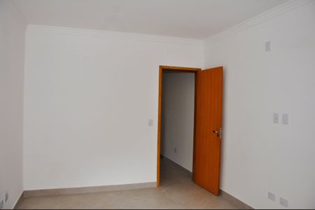 Casa à venda com 130m², 2 quartos e 2 vagasDetalhe - Quarto 02 com Suíte
