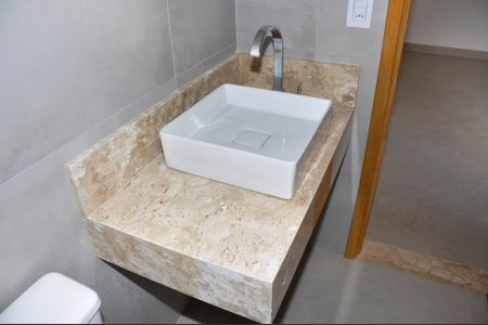 Casa à venda com 130m², 2 quartos e 2 vagasDetalhe - Suíte