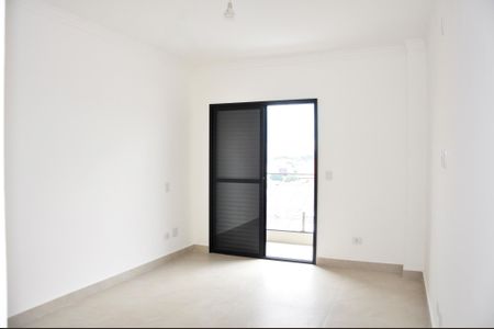 Casa à venda com 130m², 2 quartos e 2 vagasDetalhe - Quarto 01 com Suíte e Varanda