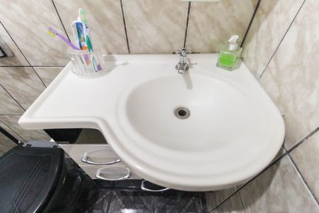 Casa à venda com 73m², 4 quartos e 2 vagasBanheiro Casa 2