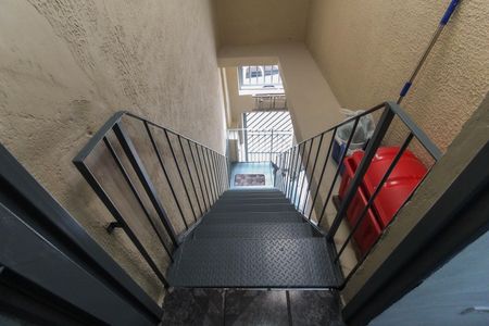 Casa à venda com 73m², 4 quartos e 2 vagasEscada Casa 2