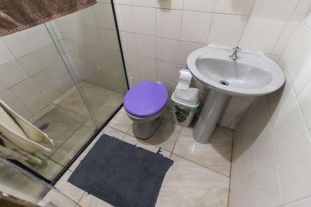 Casa à venda com 73m², 4 quartos e 2 vagasBanheiro