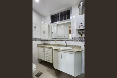 Apartamento à venda com 113m², 2 quartos e 1 vaga Apartamento à venda com 113m², 2 quartos e 1 vagaBanheiro da Suíte