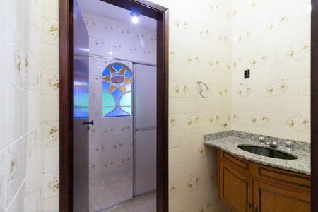 Casa de condomínio para alugar com 250m², 3 quartos e 4 vagasBanheiro