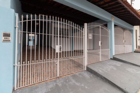 Casa de condomínio para alugar com 250m², 3 quartos e 4 vagasFachada