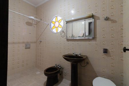 Casa de condomínio para alugar com 250m², 3 quartos e 4 vagasBanheiro da Suíte