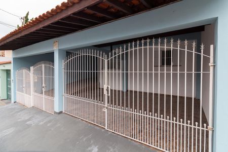 Casa de condomínio para alugar com 250m², 3 quartos e 4 vagasFachada