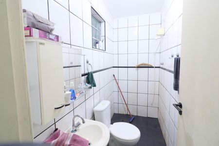 Casa à venda com 100m², 2 quartos e 2 vagasBanheiro da Suíte 1