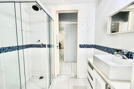 Apartamento à venda com 112m², 3 quartos e sem vagaBanheiro da suíte canadense 