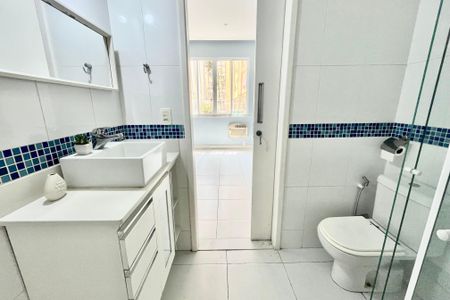 Apartamento à venda com 112m², 3 quartos e sem vagaBanheiro da suíte canadense 