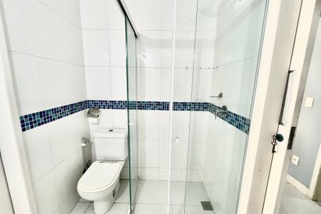 Apartamento à venda com 112m², 3 quartos e sem vagaBanheiro da suíte canadense 