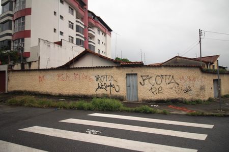 Casa para alugar com 475m², 4 quartos e 4 vagasFachada