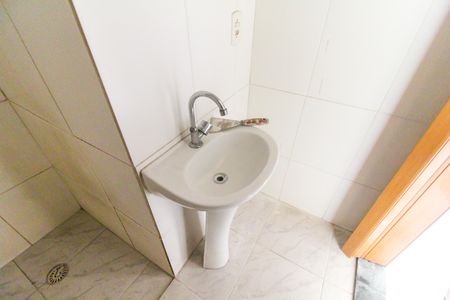 Casa de condomínio para alugar com 61m², 2 quartos e 1 vaga Casa de condomínio para alugar com 61m², 2 quartos e 1 vagaBanheiro