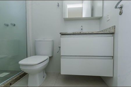 Banheiro 1 de apartamento para alugar com 2 quartos, 58m² em Santo Antônio, Porto Alegre