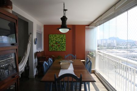 Apartamento à venda com 93m², 2 quartos e 2 vagasVaranda gourmet