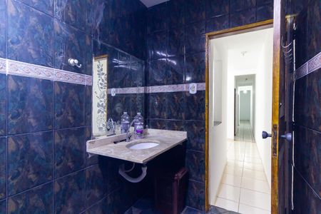 Casa para alugar com 80m², 2 quartos e 1 vaga Casa para alugar com 80m², 2 quartos e 1 vagaBanheiro