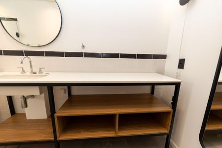 Apartamento para alugar com 69m², 2 quartos e 2 vagasBanheiro da suite