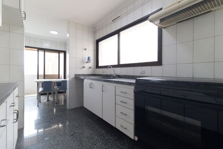 Apartamento à venda com 170m², 3 quartos e 3 vagasCozinha 