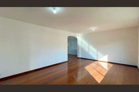 Apartamento para alugar com 160m², 3 quartos e 3 vagas Apartamento para alugar com 160m², 3 quartos e 3 vagasSala