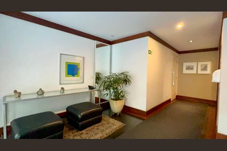 Apartamento para alugar com 160m², 3 quartos e 3 vagas Apartamento para alugar com 160m², 3 quartos e 3 vagasHall de entrada