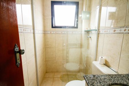 Apartamento para alugar com 70m², 2 quartos e 1 vaga Apartamento para alugar com 70m², 2 quartos e 1 vagaBanheiro da Suíte 1