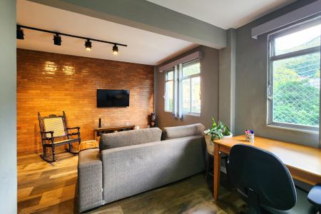 Sala  de apartamento para alugar com 2 quartos, 67m² em Grajaú, Rio de Janeiro