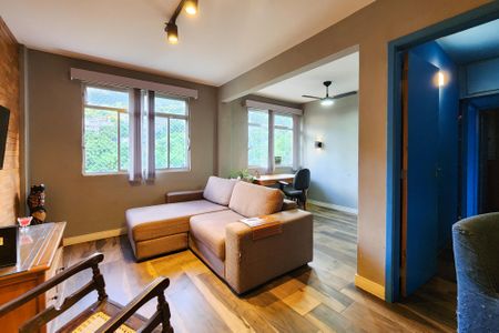 Sala  de apartamento para alugar com 2 quartos, 67m² em Grajaú, Rio de Janeiro